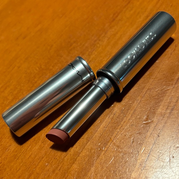 MAC Locked Kiss 24 HR Lipstick - Picture 5 of 16